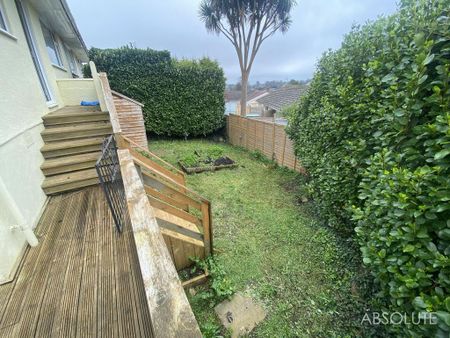 2 bedroom semi-detached bungalow to rent - Photo 2