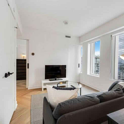 Adelaide Street West - Photo 1