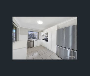 Modern 3-Bedroom Home in Quiet Court – Ready from 15 November 2025! - Photo 4