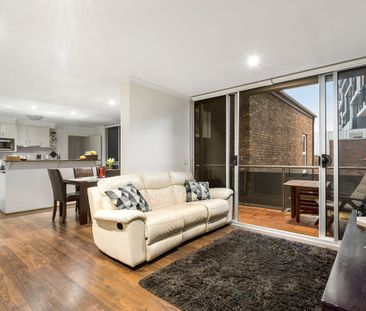 DOUBLE STOREY APARTMENT IN GREAT LOCATION | Besser+Co - Photo 1