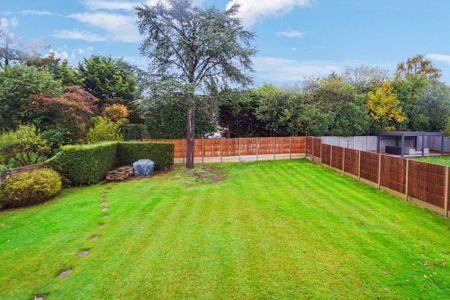 5 bedroom detached house to rent - Photo 4