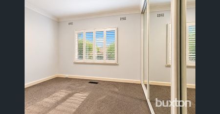 Charming Family Home with Pool in the McKinnon Secondary College Zone - Photo 4