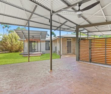 BEAUTIFULLY RENOVATED FAMILY HOME - Photo 4