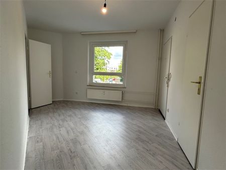 Frisch renoviert: 3,5-ZW in der Helsinkistr. 86 in Kiel zu vermieten! OTTO STÖBEN GmbH - Foto 2