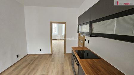 Pronájem bytu 4+1 105 m² - Fotografie 3