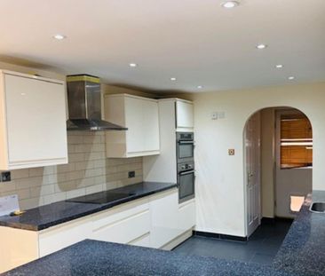 4 bedroom semi-detached house to rent - Photo 4