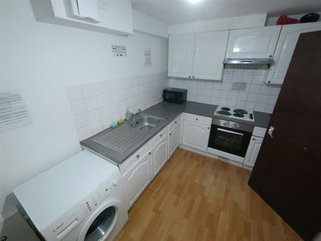 The Mount, Bournemouth, BH1 - Photo 2