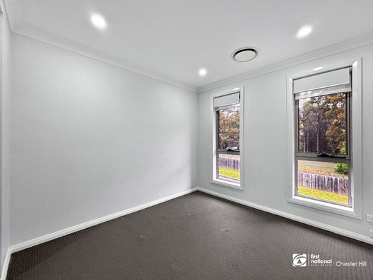 Modern 3 Bedroom Home - Photo 1