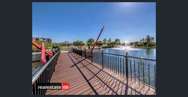 ICONIC SWAN RIVER VIEWS! - Photo 1
