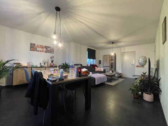 Lichtrijk appartement in nieuwstaat - Photo 1