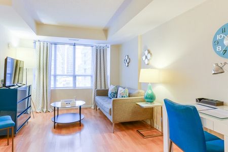 Adelaide Street West - Photo 2