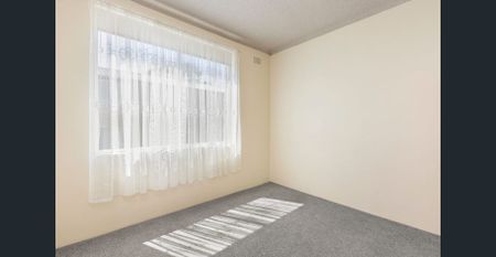 Modern Two Bedroom Apartment in Prime Coastal Location - Photo 5