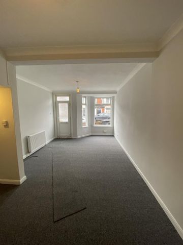 2 bedroom end of terrace house to rent - Photo 2