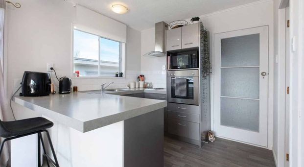 Comfy private 2brm townhouse - Photo 1