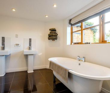 4 bedroom terraced house to rent - Photo 6