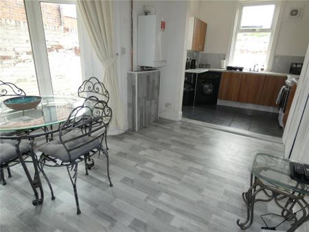 5 bedroom terraced house to rent - Photo 3