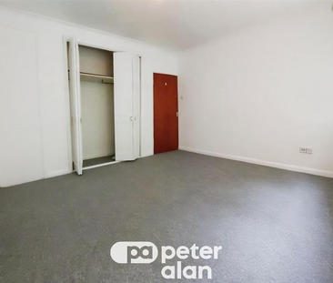 Long Oaks Court, Sketty, SWANSEA - Photo 4