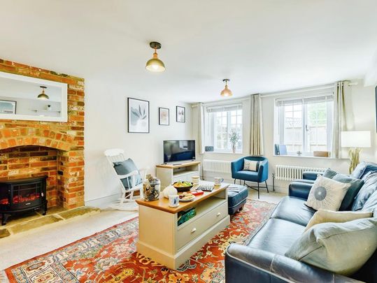 3 bedroom semi-detached house to rent - Photo 1