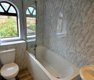3 bedroom end of terrace house to rent - Photo 4