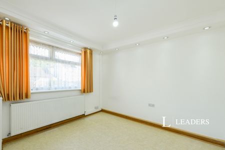 5 bedroom bungalow to rent Milton Road, CR3 - Photo 3