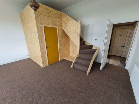 Enormous rooms for rent in beautiful Victorian house Room 14 - Photo 2