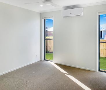 MODERN 3 BEDROOM DUPLEX WITH PRIVATE YARD - Photo 4