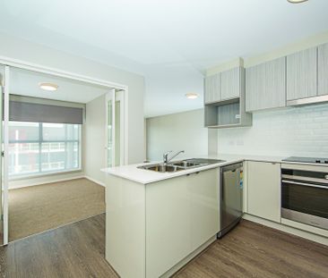 Beautifully Arranged One Bedroom In Greenway! - Photo 5