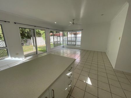 74 Regatta Crescent - Photo 3