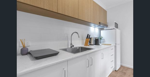 NEAR NEW FULLY FURNISHED OXLEY STUDIOS - Photo 1