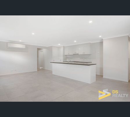 10 Raven Court, Park Ridge, Qld 4125 - Photo 1