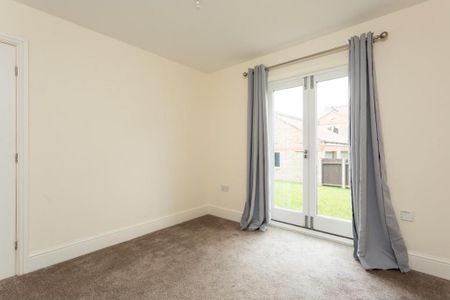 4 bedroom detached house to rent - Photo 3