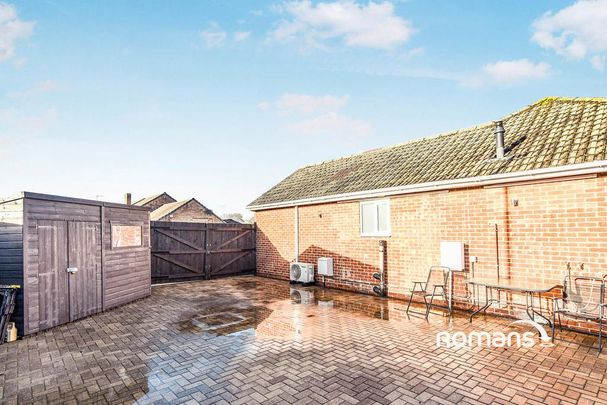 2 bedroom bungalow to rent - Photo 1