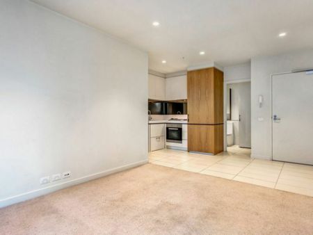 One step to all facilities! 2-bedroom apartment in the heart of South Yarra for lease! - Photo 5