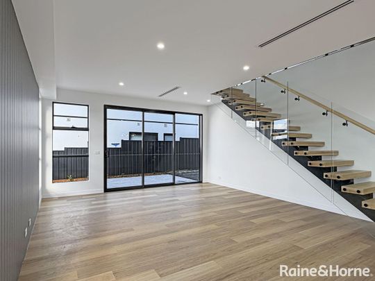 Stylish & Brand New Googong Family Home - Photo 1