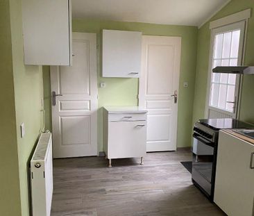 Une maison comprenant : Rdc ; salon séjour avec feu à bois, cuisine... - Photo 4