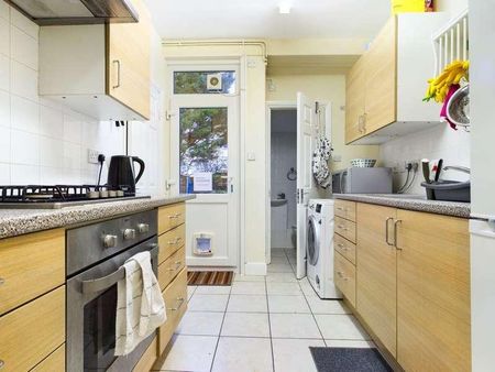 Coombe Road, Brighton, BN2 - Photo 4