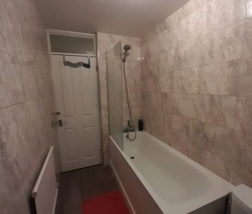 Room in a Shared Flat, Lockwood Square, SE16 - Photo 4