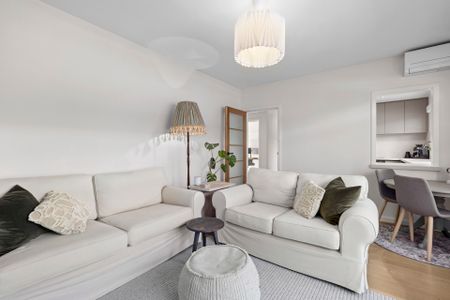 Light, Bright & Renovated - Photo 5