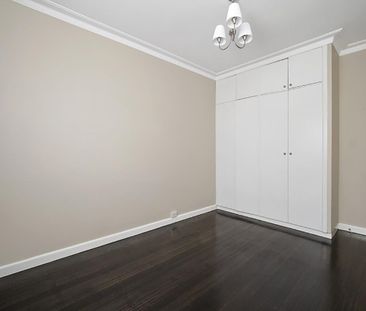 Charming Two Bedroom Unit - Photo 6
