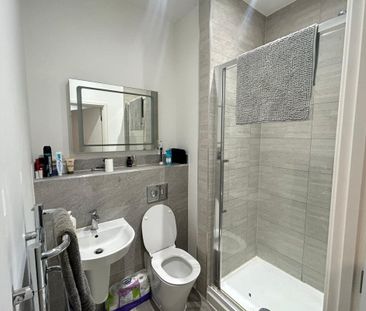 Edinburgh Gate - Photo 5