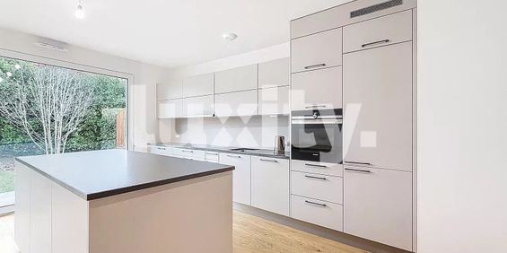 Modern 6-Bedroom Villa - Contemporary Amenities - Photo 3