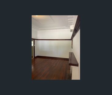 Charming and Spacious Opposite Park - Photo 1