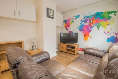 4 bedroom semi-detached house to rent - Photo 3