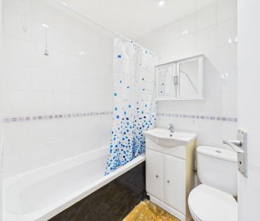 Shellfield Close, Staines-upon-Thames, Surrey,TW19 - Photo 3