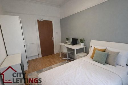 4 bedroom flat to rent - Photo 3