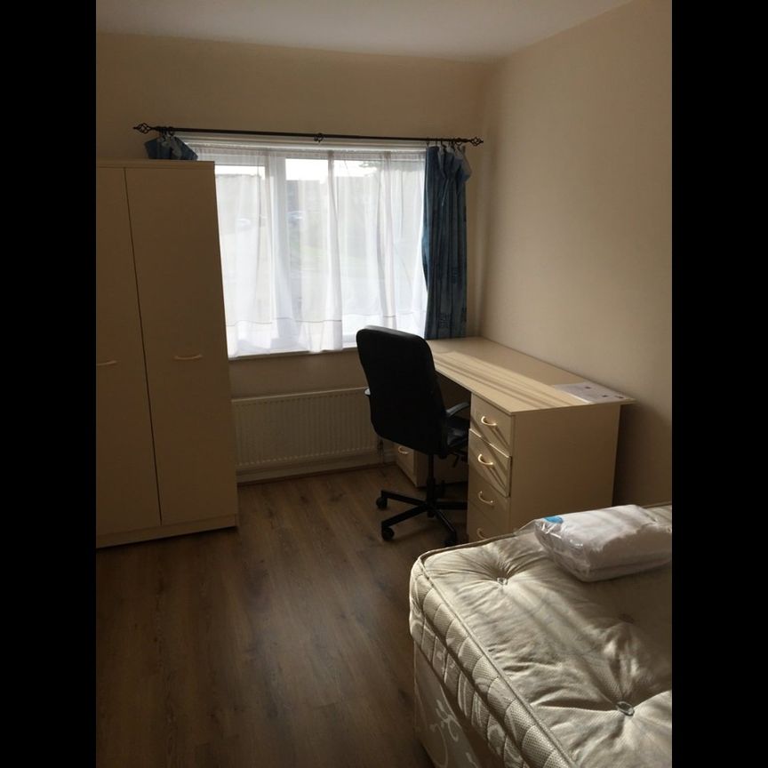 4 Bed Terraced House, Mitchell Avenue, CV4 - Photo 1