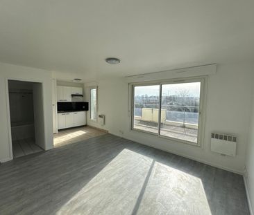 À louer appartement lumineux avec grande terrasse et parking - Photo 3