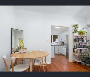 Prime Location Perfect for Family's or Couples - Photo 3