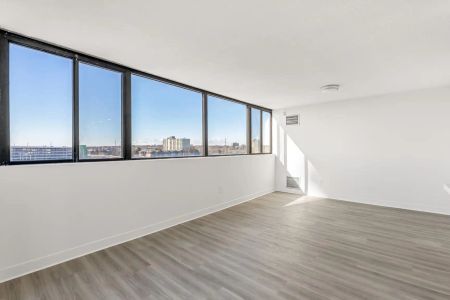 Walden Circle — 1 Bedroom Spacious Unit **Free Rent Incentive** - Photo 3