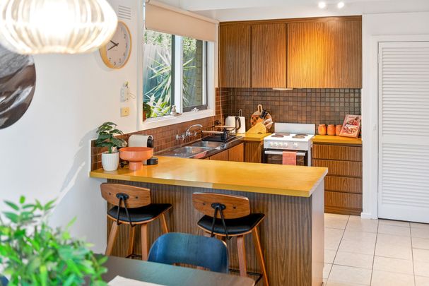 Charming beachside retreat- Fully Furnished! - Photo 1